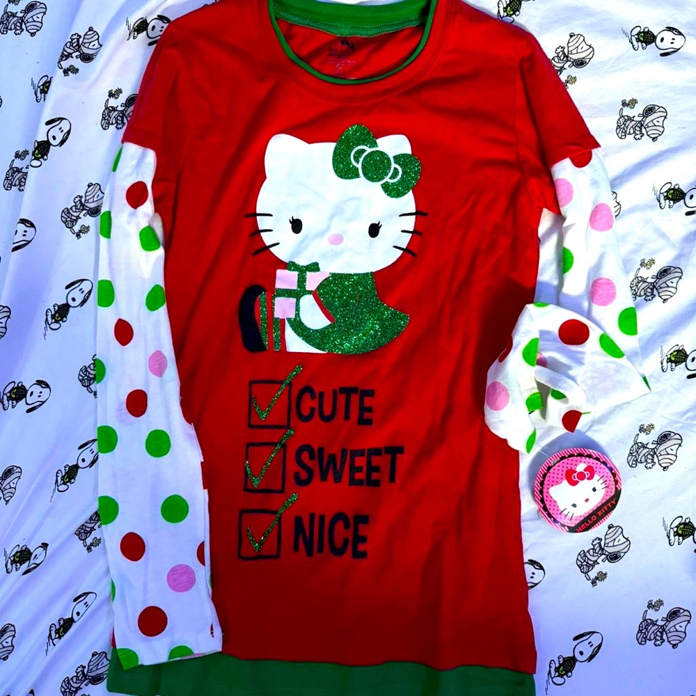 Sanrio hello kitty Christmas too long sleeve size junior medium fits like small